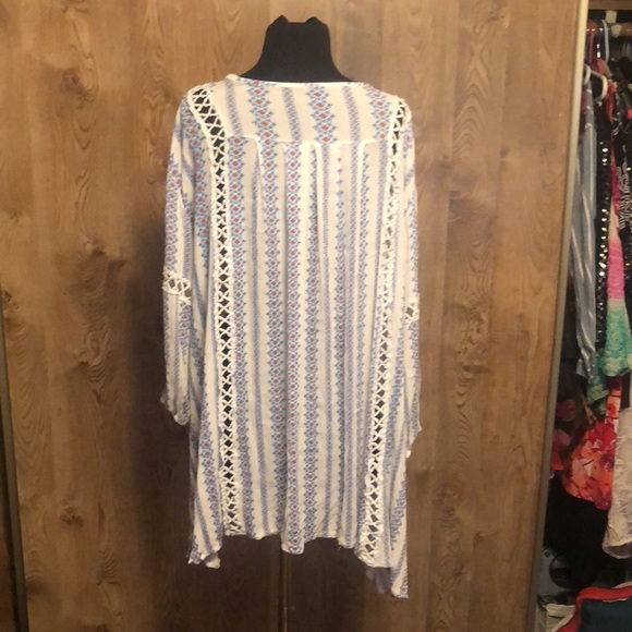 Pretty Lacey Long Sleeved Blouse - Picture 7 of 9